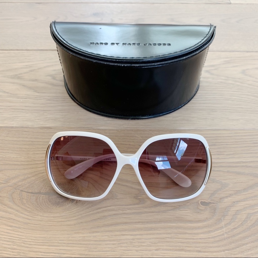 Marc by Marc Jacobs Oversized Sunglasses in Ivory